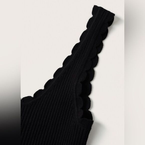 Mango Sleeveless Ribbed Knit Black Scallop Trim Neckline Tank Top. Medium. NWOT. - Picture 2 of 8